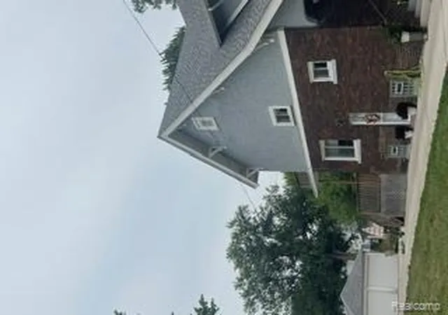 Photo 2 of Sale Pending at 576 Lakewood St, Detroit, MI 48215 | MLS# 61017224 | Listing updated on 2026-08-22