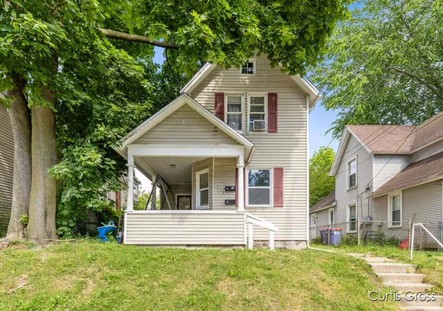 Photo 2 of Sale Pending at 616 Pine Ave, Grand Rapids, MI 49504 | MLS# 70536755 | Listing updated on 2026-09-18