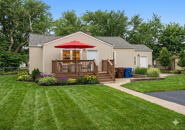 1st image of 8275 Essex St, Warren, MI 48089 | MLS# 50204650