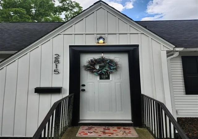 Photo 3 of Sale Pending at 2815 Whittier Dr, Kalamazoo, MI 49001 | MLS# 70553173 | Listing updated on 2026-09-05