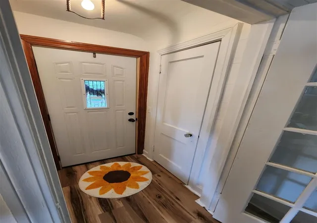 Photo 3 of Sale Pending at 2815 Whittier Dr, Kalamazoo, MI 49001 | MLS# 70553173 | Listing updated on 2026-09-05