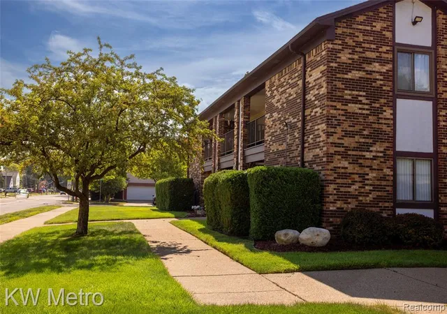 Photo 1 of Sale Pending at 29948 Utica Rd, Roseville, MI 48066 4639 | MLS# 61012687 | Listing updated on 2026-08-26