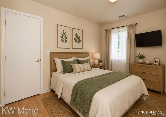 Listing Photo 5 - Condo for sale in building located at 29948 Utica Rd, Roseville, MI 48066