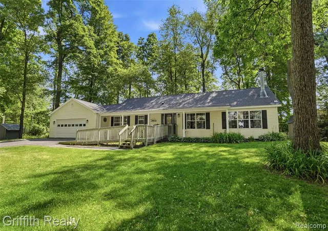 Homes for sale in Gregory, MI | 260 Ellsworth Lake Dr, Gregory, MI 48137 | MLS# 61001301