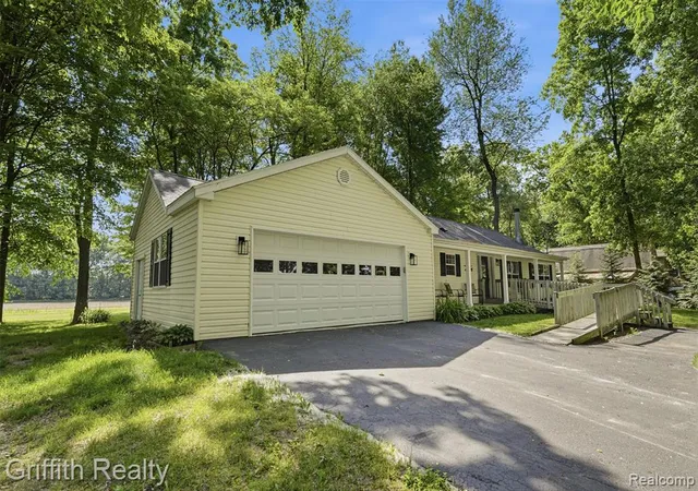 Homes for sale in Gregory, MI | 260 Ellsworth Lake Dr, Gregory, MI 48137 | MLS# 61001301