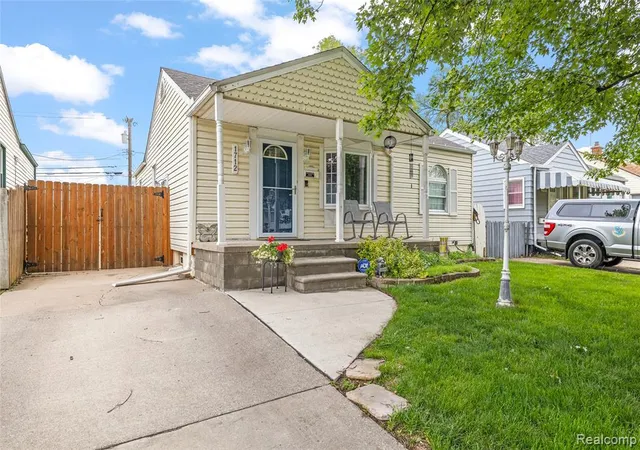 Homes for sale in Lincoln Park, MI | 1712 Rose Ave, Lincoln Park, MI 48146 | MLS# 60996001