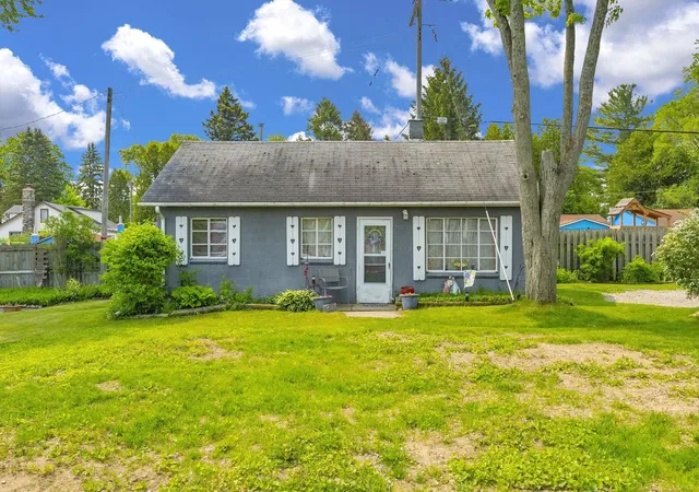Homes for sale in Lexington, MI | 8941 & 8943 Lakeshore Rd, Lexington, MI 48450 | MLS# 50178137