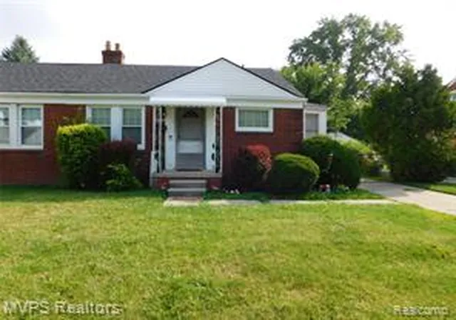 Homes for sale in Harper Woods, MI | 18557 Roscommon St, Harper Woods, MI 48225 | MLS# 61009276