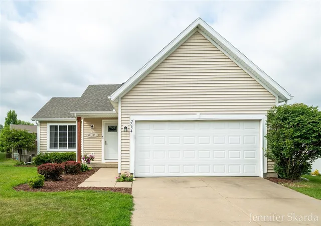 Photo 1 of Sale Pending at 3054 Woodglen St, Grand Rapids, MI 49504 | MLS# 70542973 | Listing updated on 2026-07-03