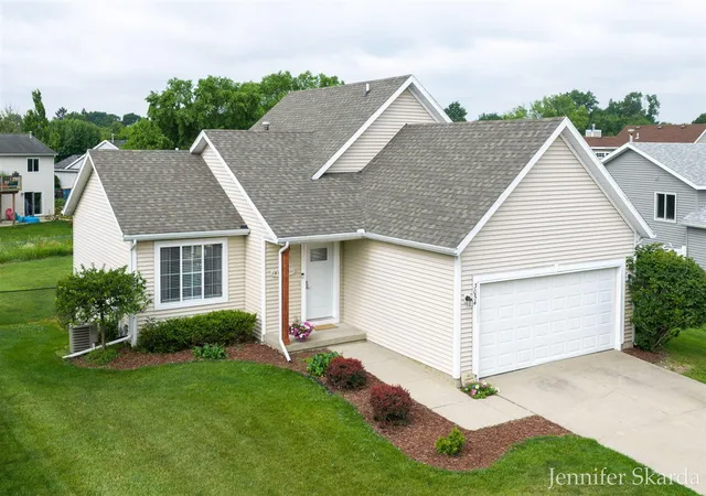 Photo 3 of Sale Pending at 3054 Woodglen St, Grand Rapids, MI 49504 | MLS# 70542973 | Listing updated on 2026-07-03