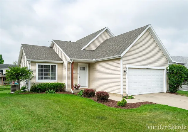 Photo 4 of Sale Pending at 3054 Woodglen St, Grand Rapids, MI 49504 | MLS# 70542973 | Listing updated on 2026-07-03