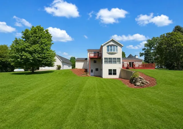 Homes for sale in Jackson, MI | 6640 Wolf Lake Rd, Jackson, MI 49201 | MLS# 70544755