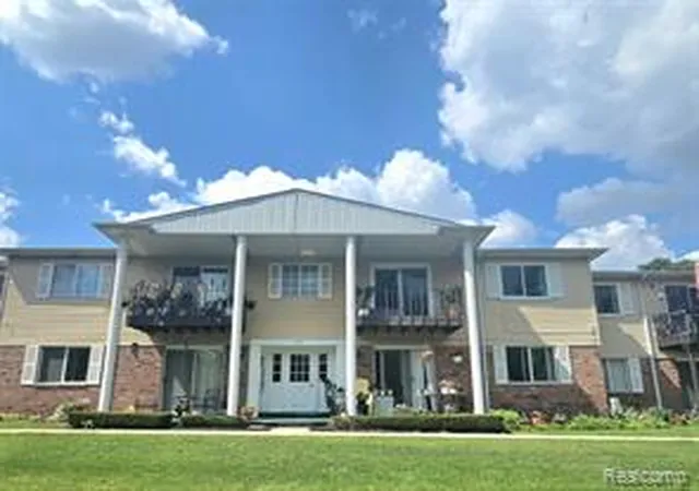 Homes for sale in Waterford, MI | 5251 Highland Rd #214, Waterford, MI 48327 | MLS# 61009024