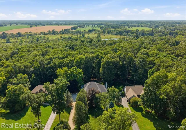2nd image of 472 Timbermill Ln, Howell, MI 48843 7009 | MLS# 61009800