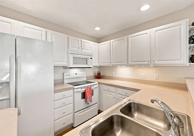 Photo 5 of Condo for sale at 14 W Scotts Dr #11, Holland, MI 49424 | MLS# 70555824 | Listing updated on 2026-09-01