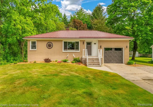 Homes for sale in Port Huron, MI | 2640 Huckleberry Lane, Port Huron, MI 48060 | MLS# 61001946