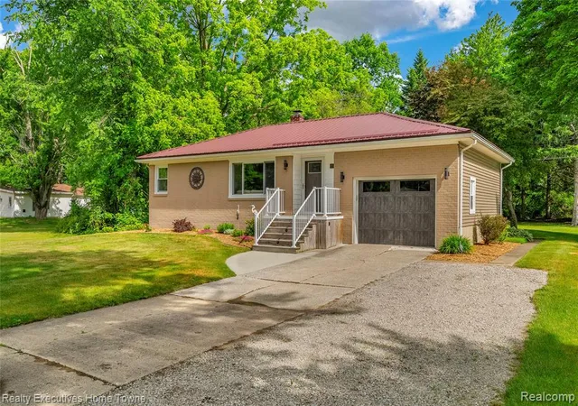 Homes for sale in Port Huron, MI | 2640 Huckleberry Lane, Port Huron, MI 48060 | MLS# 61001946