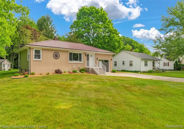 Homes for sale in Port Huron, MI | 2640 Huckleberry Lane, Port Huron, MI 48060 | MLS# 61001946