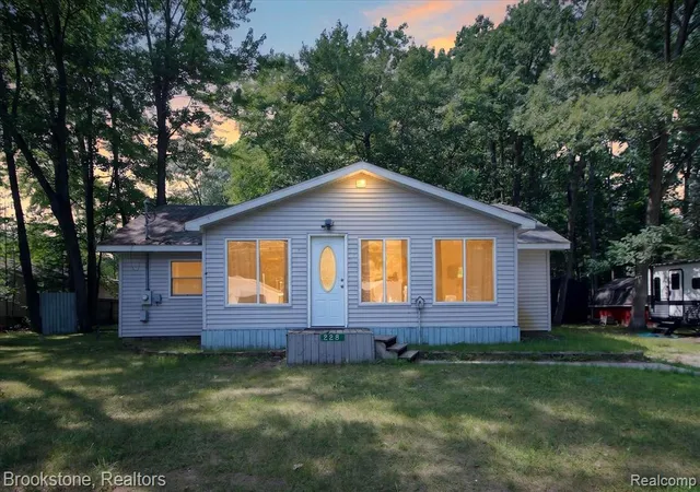 Photo 1 of Single family home for sale at 228 Oakdale Dr, Prudenville, MI 48651 9423 | MLS# 61023504 | Listing updated on 2026-09-30