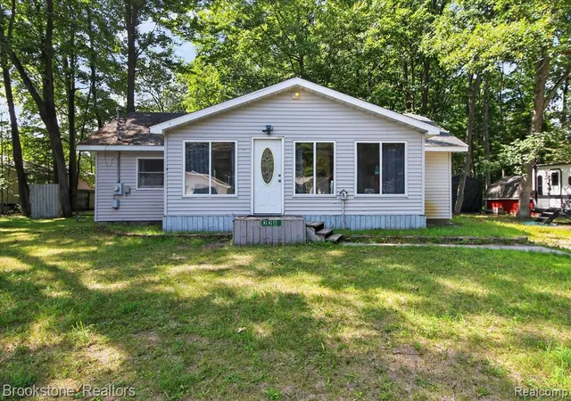 Photo 3 of Single family home for sale at 228 Oakdale Dr, Prudenville, MI 48651 9423 | MLS# 61023504 | Listing updated on 2026-09-30