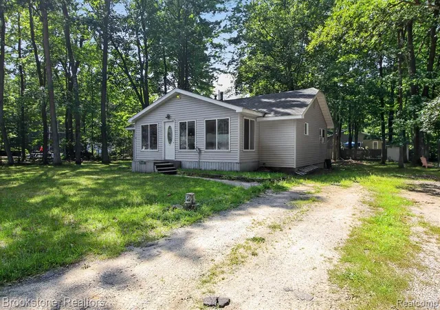Photo 3 of Single family home for sale at 228 Oakdale Dr, Prudenville, MI 48651 9423 | MLS# 61023504 | Listing updated on 2026-09-30