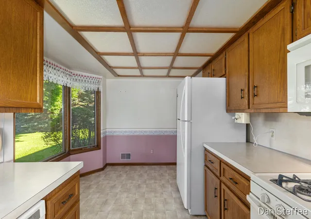 Listing Photo 4 - Condo for sale in building located at 2121 Dewberry Dr, Grand Rapids, MI 49505-5724