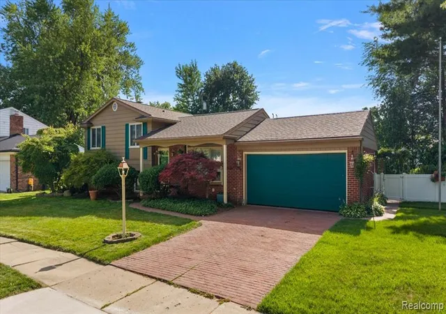 Homes for sale in Livonia, MI | 15433 Richfield St, Livonia, MI 48154 | MLS# 61006642