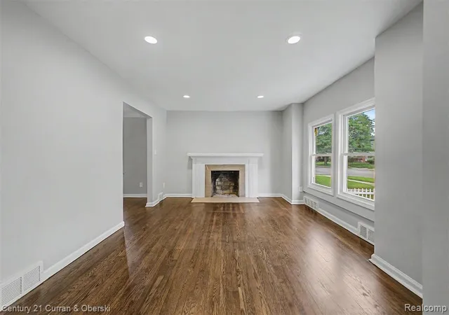 3rd image of 9263 Rosemont St Ave, Detroit, MI 48228 1821 | MLS# 61008644