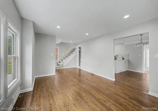 4th image of 9263 Rosemont St Ave, Detroit, MI 48228 1821 | MLS# 61008644