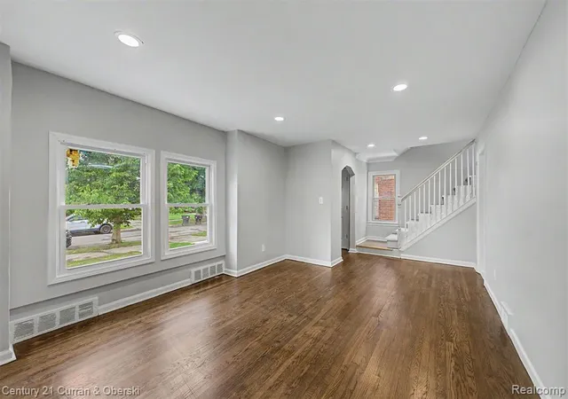 5th image of 9263 Rosemont St Ave, Detroit, MI 48228 1821 | MLS# 61008644