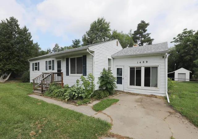 Homes for sale in Flushing, MI | 1409 Coutant St, Flushing, MI 48433 | MLS# 50213582
