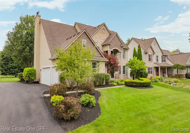 3rd image of 8922 Redstone Dr, Pinckney, MI 48169 | MLS# 61020664