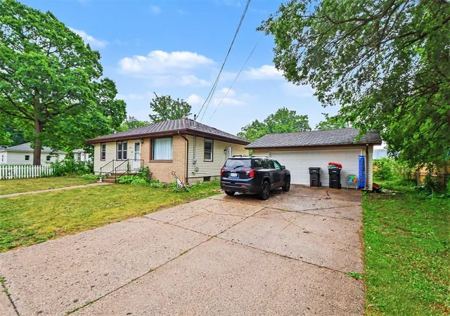 Homes for sale in Kentwood, MI | 4761 Grantwood Ave, Kentwood, MI 49508 | MLS# 70537622