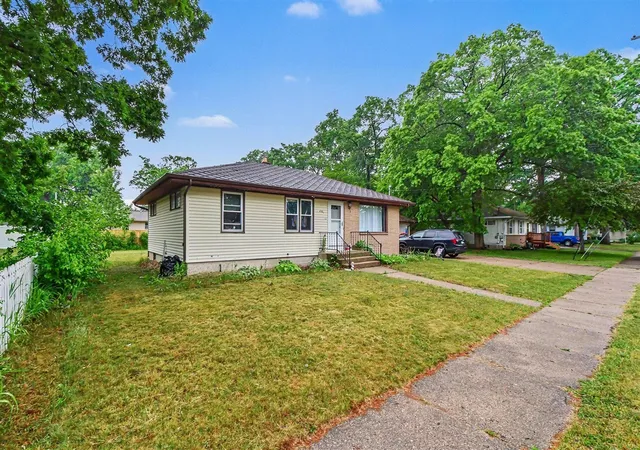Homes for sale in Kentwood, MI | 4761 Grantwood Ave, Kentwood, MI 49508 | MLS# 70537622