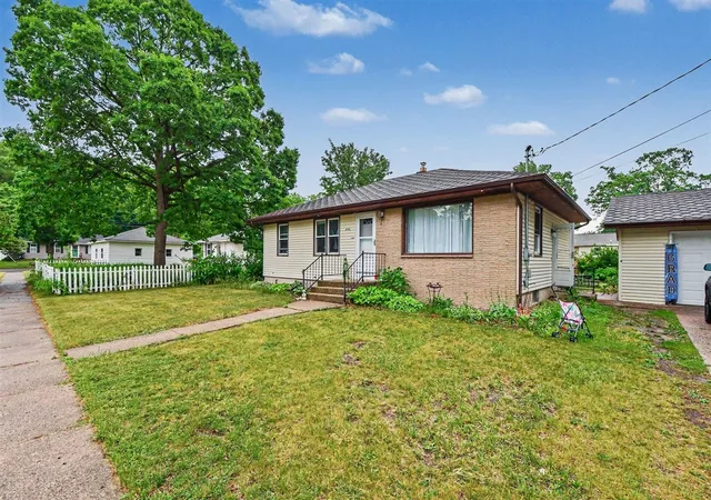Homes for sale in Kentwood, MI | 4761 Grantwood Ave, Kentwood, MI 49508 | MLS# 70537622