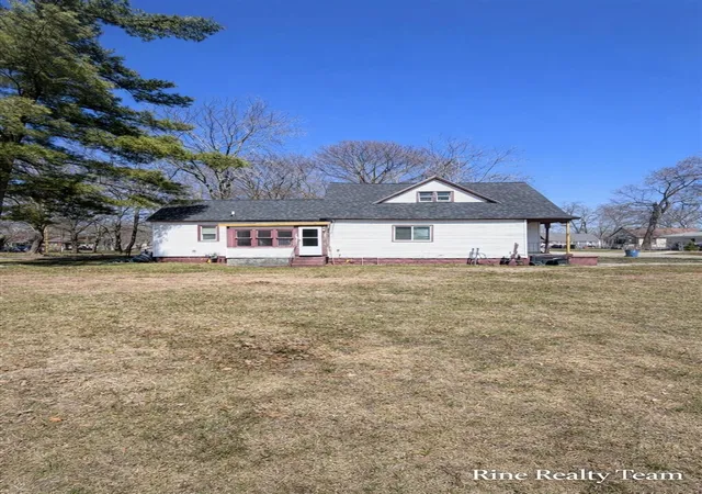 3rd image of 2337 6Th St, Muskegon, MI 49444 | MLS# 70539011