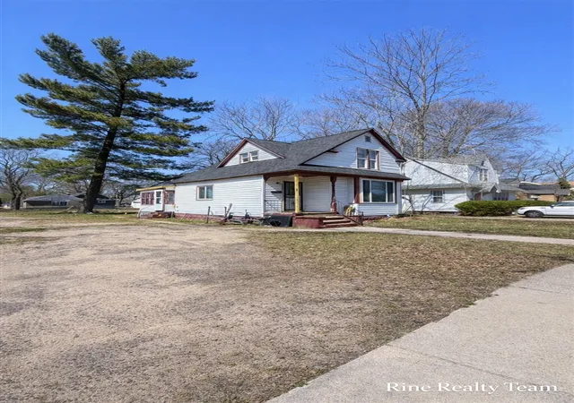 4th image of 2337 6Th St, Muskegon, MI 49444 | MLS# 70539011