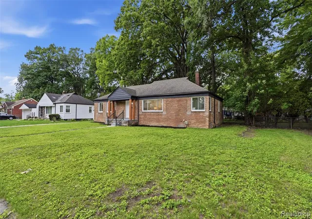 Homes for sale in Oak Park, MI | 21161 Westhampton St, Oak Park, MI 48237 | MLS# 61007018