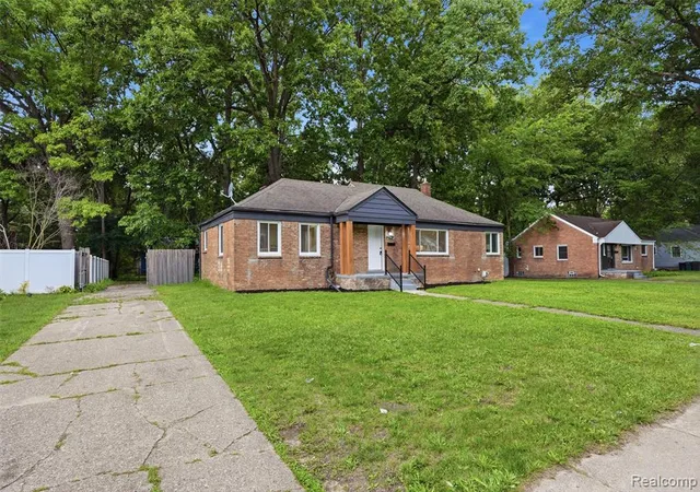 Homes for sale in Oak Park, MI | 21161 Westhampton St, Oak Park, MI 48237 | MLS# 61007018