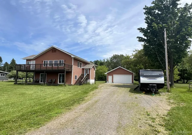 Photo 2 of Single family home for sale at 931 Bayshore Rd, Lanse, MI 49946 | MLS# 50198130 | Listing updated on 2026-03-19
