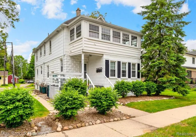 2nd image of 417 W Lincoln Ave, Royal Oak, MI 48067 | MLS# 60995243