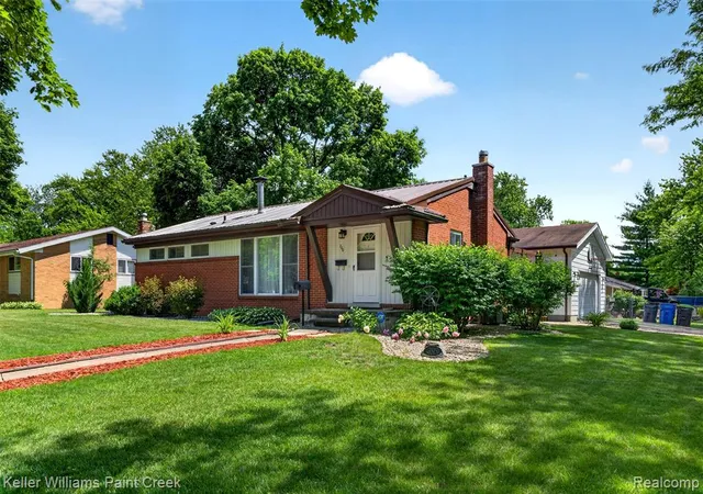 Homes for sale in Midland, MI | 700 Coolidge Dr, Midland, MI 48642 | MLS# 61003676