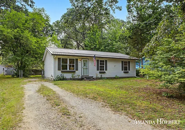 Photo 3 of Sale Pending at 230 Shonat St, Muskegon, MI 49442 | MLS# 70552261 | Listing updated on 2026-08-28