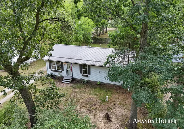 Photo 3 of Sale Pending at 230 Shonat St, Muskegon, MI 49442 | MLS# 70552261 | Listing updated on 2026-08-28