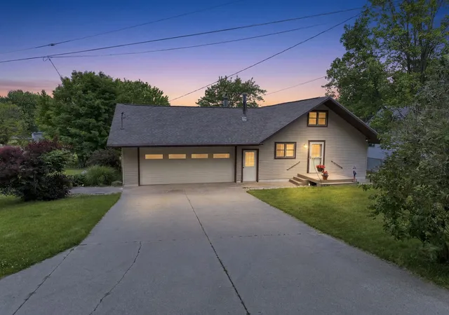 1st image of 10876 Lockwood Dr, Cadillac, MI 49601 | MLS# 80070642