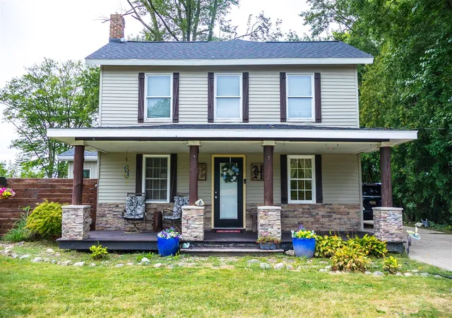 1st image of 710 S Elm St, Three Oaks, MI 49128 | MLS# 70490544