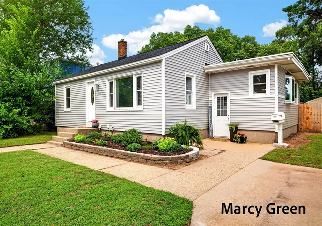 1st image of 1519 Grant Ave, Grand Haven, MI 49417 | MLS# 70552915