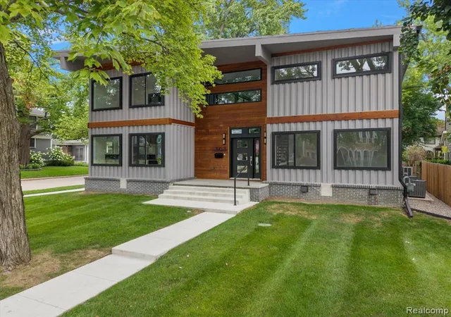 1st image of 303 Forest Ave, Royal Oak, MI 48067 | MLS# 61022157