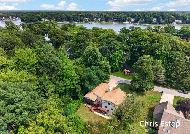 Photo 3 of Sale Pending at 18127 Lovell Rd, Spring Lake, MI 49456 | MLS# 70551277 | Listing updated on 2026-09-04