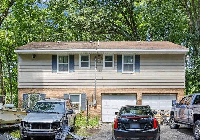 Photo 3 of Single family home for sale at 11091 West Dr, Bellevue, MI 49021 | MLS# 70547549 | Listing updated on 2026-09-14